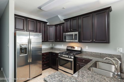 43 Jake Dr, Tinton Falls NJ  07712-7533 exterior