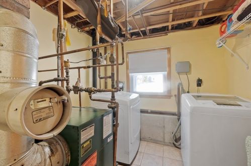 54 Apple Blossom Ln, Taunton MA 02780-4718 exterior