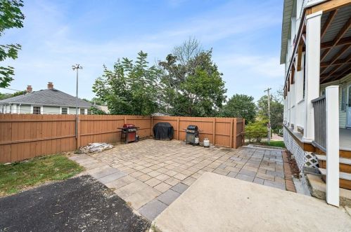 2 Town Hill St, Quincy MA 02169-6417 exterior