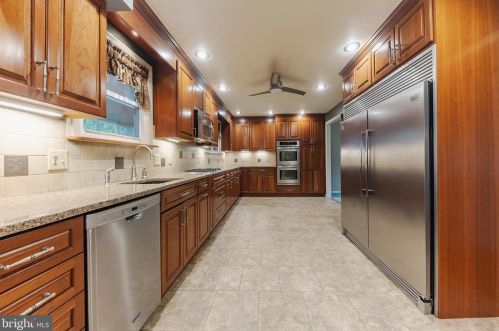 247 King St, West Deptford NJ 08096-2229 exterior