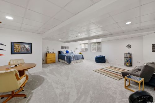 35 Lone Holw Dr, Sandy UT 84092-5530 exterior