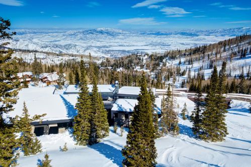 143 White Pne Cyn Rd, Park City UT 84060-6505 exterior