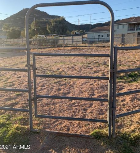 2620 Captain Dreyfus Ave, Phoenix AZ 85032-6706 exterior