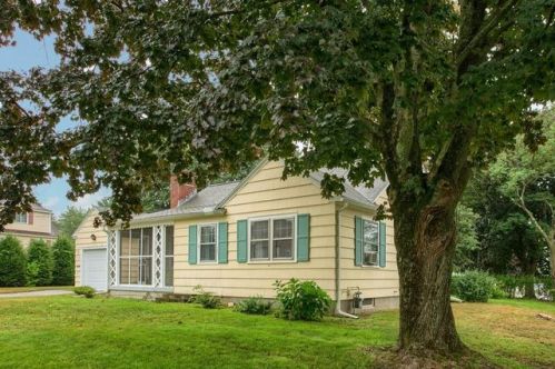 352 Mount Vernon St, Lawrence, MA 01843-3107