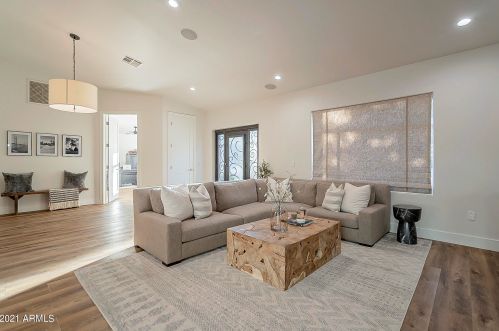 4441 36th Pl, Phoenix, AZ 85018-4079