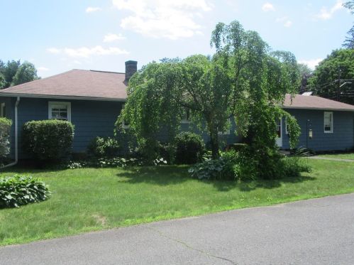 9 Vine St, Montgomery, MA 01085-3448