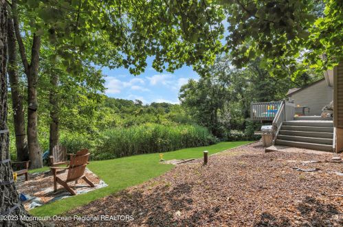 52 Lakeview Dr, Jackson Twp NJ 08527-2704 exterior