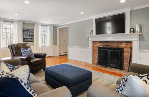 4 High St, Southborough MA 01772-1423 exterior