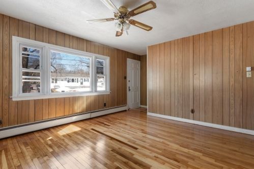 83 Litchfield Ave, Dracut MA 01826-2565 exterior