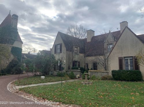 40 Independence Rd, Tinton Falls NJ  07701-6020 exterior