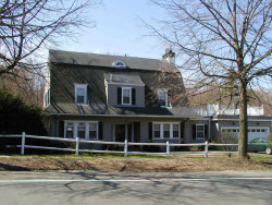 1684 Commonwealth Ave, Newton, MA 02465-2821