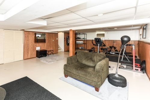 8738 Bruce Dr, Niles IL 60714-2344 exterior