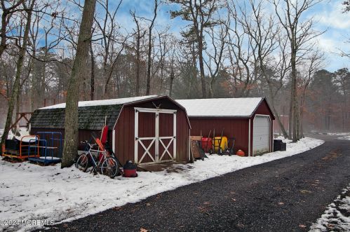 1062 Lakehurst Ave, Jackson Twp NJ 08527-5250 exterior