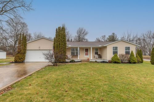 100 Hiawatha Dr, Powell, OH 43065-5086