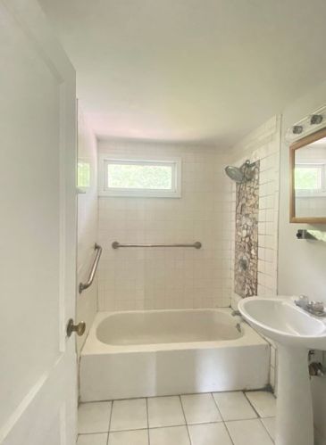 24 Rhodes Cir, Hingham MA 02043-1530 exterior