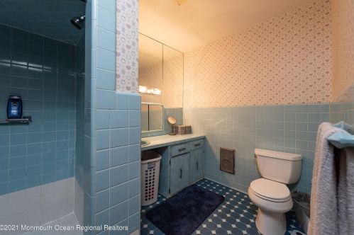 41 Salem Ln, Little Silver NJ 07739-1038 exterior