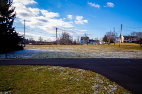 1 Mountain View Dr, Wantage NJ  07461-3032 exterior