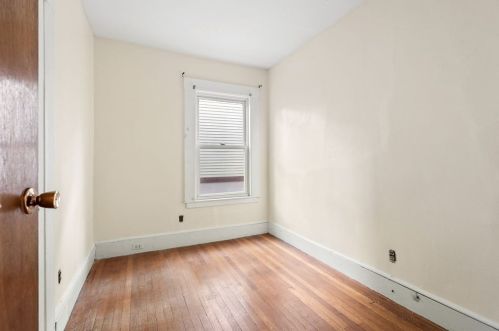 22 Oakland St, Newton MA 02458-1848 exterior