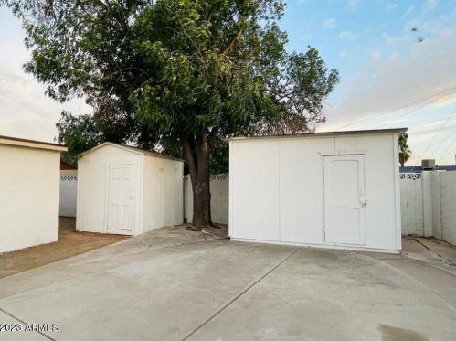 5658 37th Dr, Phoenix AZ  85019-2102 exterior