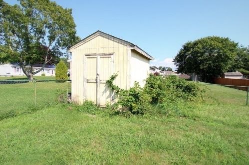 103 Pennsylvania Ave, Fall River MA 02726-3703 exterior