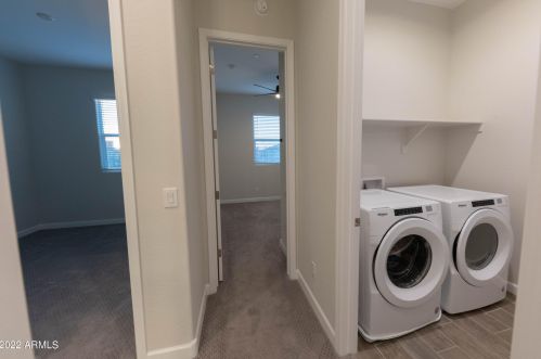 3033 37th Way, Phoenix AZ  85018-2219 exterior