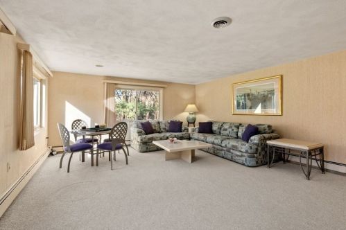 60 Gary Rd, Needham MA 02494-2417 exterior