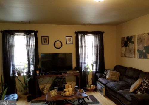 2141 20th St, Philadelphia, PA 19121-1517