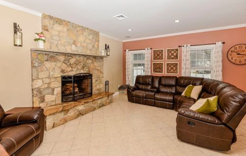 51 Hastings Rd, Dedham MA 02026-5407 exterior