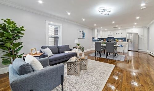 21 Beacon Pl, Chelsea MA  02150-1705 exterior