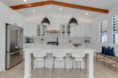 4013 49 Pl, Phoenix AZ 85018-2965 exterior