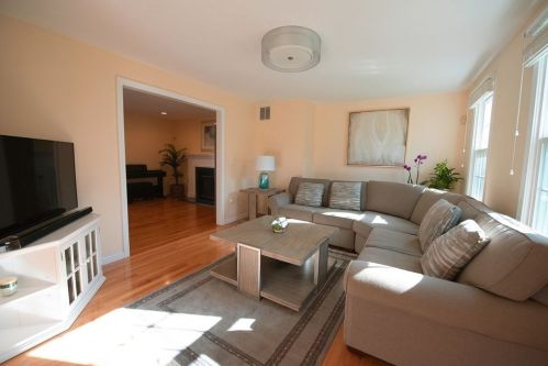 187 Woodland Rd, Southborough, MA 01772-2039