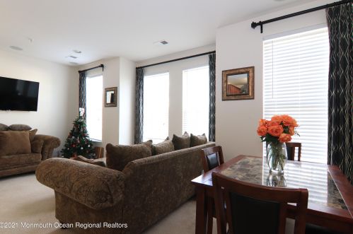 29 Jake Dr, Tinton Falls NJ 07712-7533 exterior