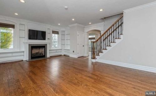 15 Woodland Rd, Cresskill NJ  07626-1030 exterior