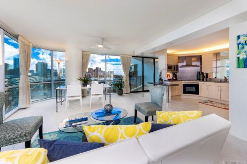 88 Piikoi St, Honolulu HI 96814-4245 exterior