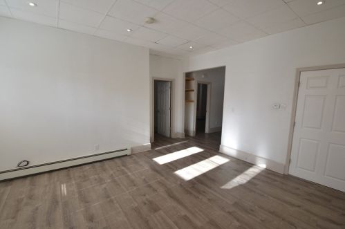 32 Abbott St, Lawrence, MA 01843-1531