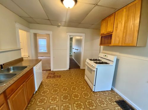 112 West St, Worcester MA 01609-2338 exterior