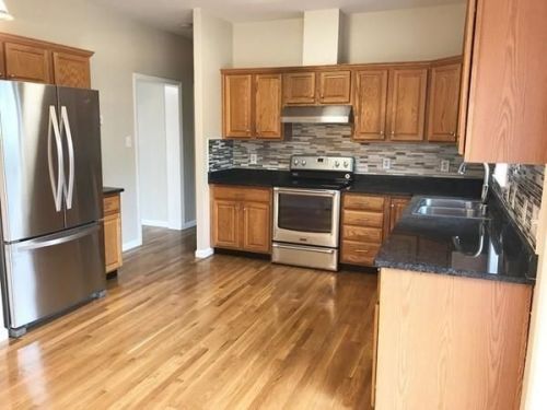 29 Standish St, Worcester, MA 01604-3248