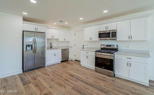 3202 Captain Dreyfus Ave, Phoenix AZ 85032-6706 exterior