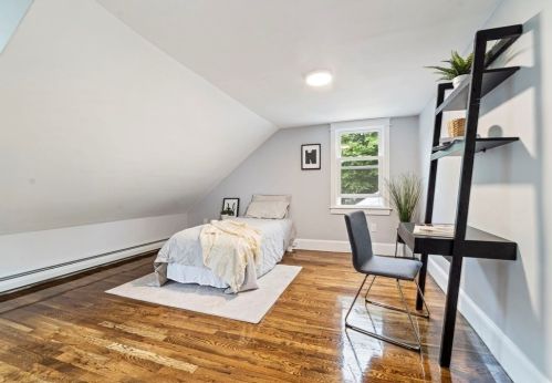 21 Beacon Pl, Chelsea MA  02150-1705 exterior