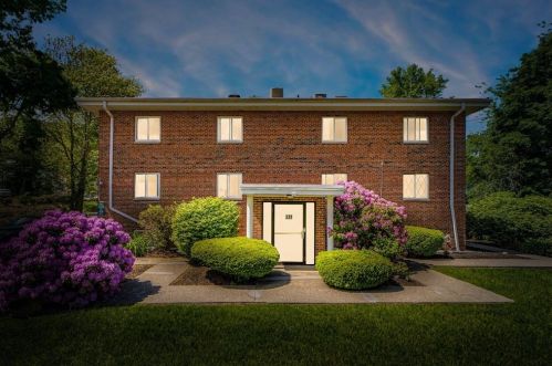 211 West St, Quincy MA 02169-6200 exterior