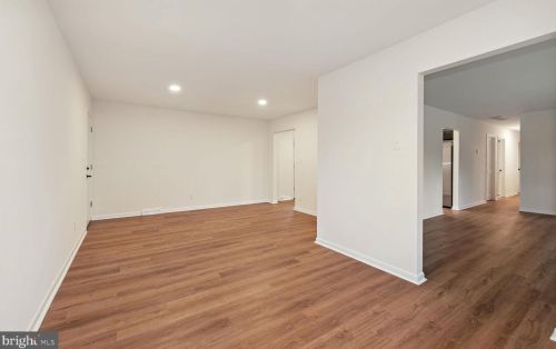 1050 Bennett Dr, West Deptford NJ exterior