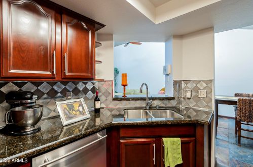 125 Beck Ln, Phoenix AZ 85032-4293 exterior