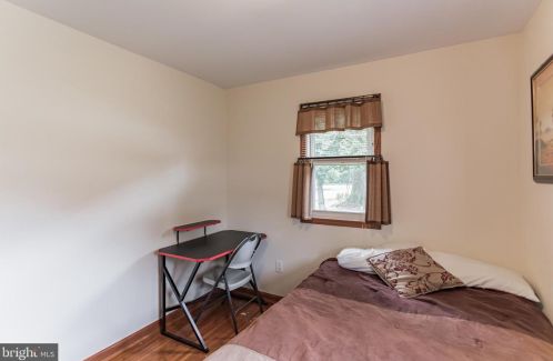 100 Holly Dr, West Deptford NJ 08096-3320 exterior