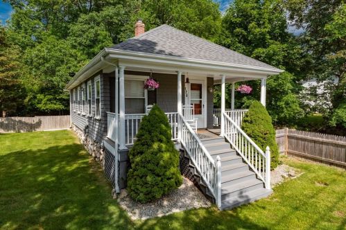 125 Etna Rd, Dedham, MA 02026-3817