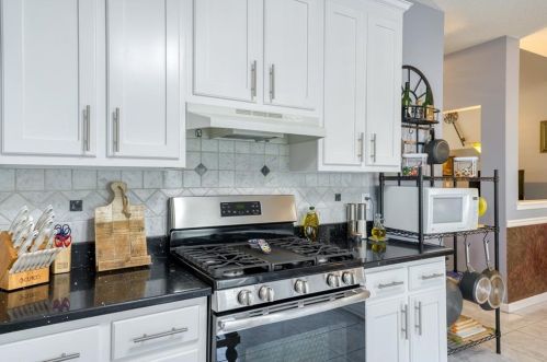 113 Windsor Cir, Stockbridge GA 30281-1864 exterior