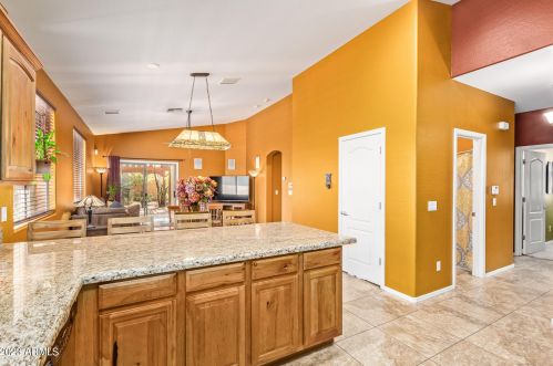 6715 37 Dr, Phoenix AZ 85053-3749 exterior