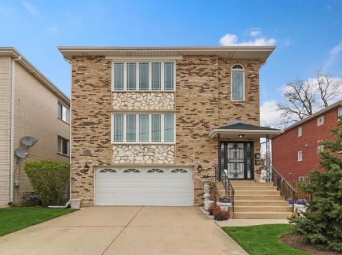 8827 Greenwood Ave, Niles, IL 60714-1415