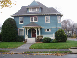 18 Washington Park, Newton, MA 02460-1918