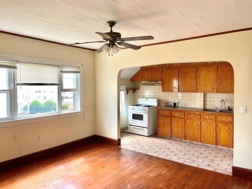 249 Griffin St, Fall River MA 02724-2735 exterior