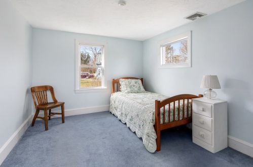 216 Hull St, Hingham MA 02043-1423 exterior